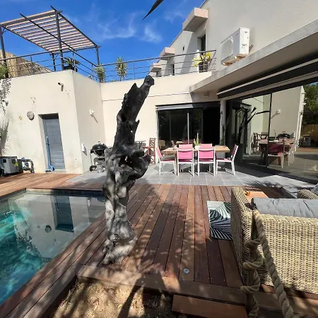 Flamant Rose 5 Etoiles Bord De Quartier Villeroy